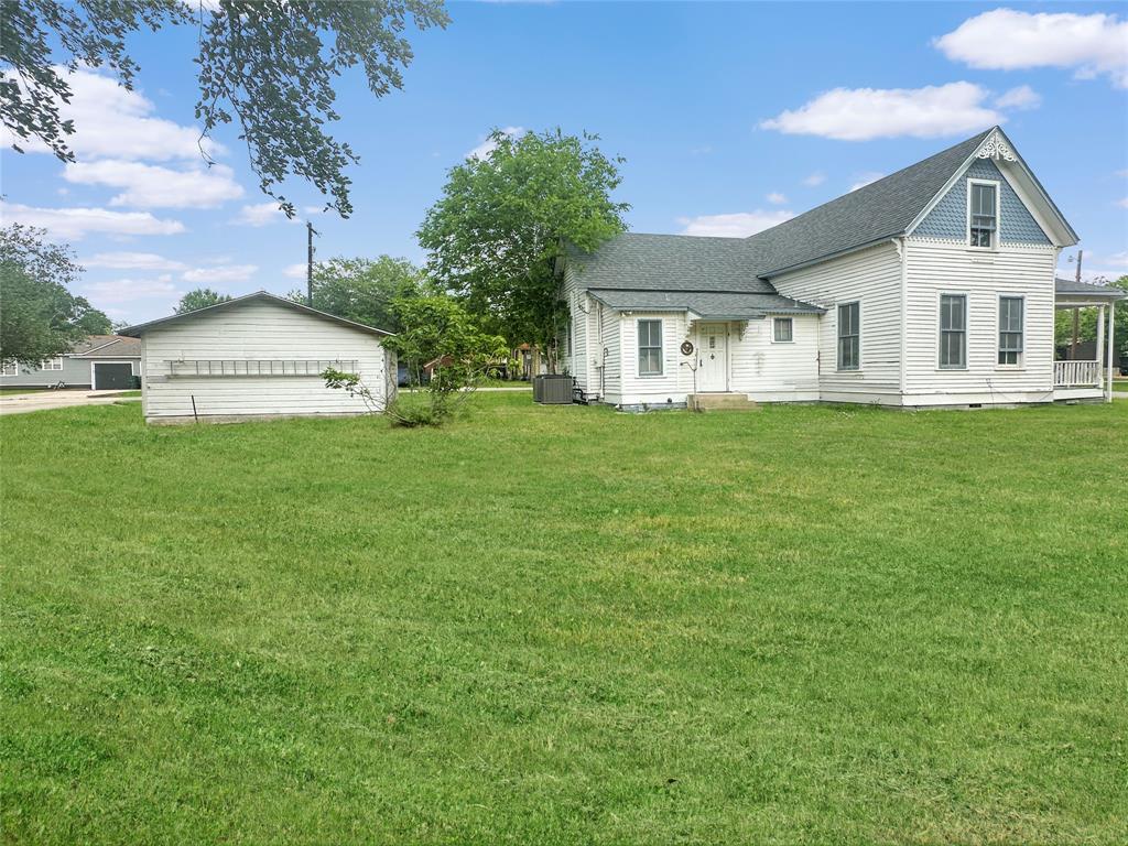 307 N Pecan St, Moulton, Texas image 22