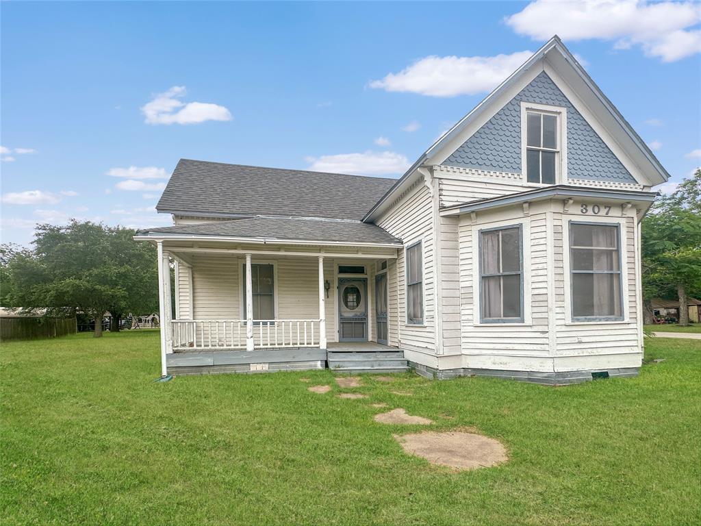 307 N Pecan St, Moulton, Texas image 1