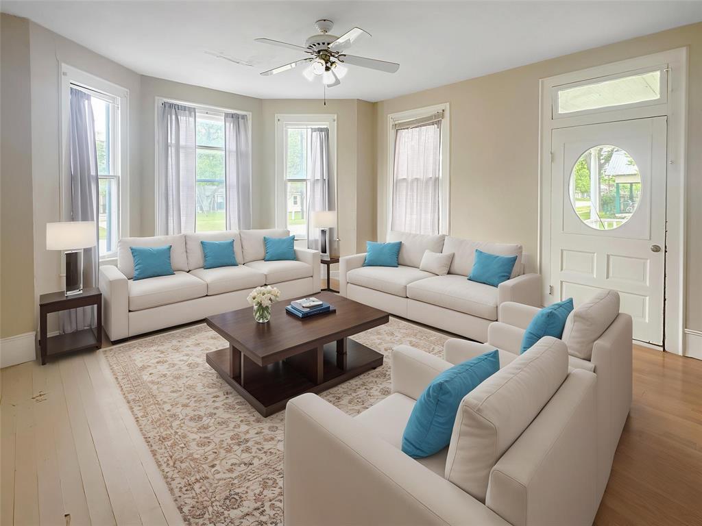 307 N Pecan St, Moulton, Texas image 2
