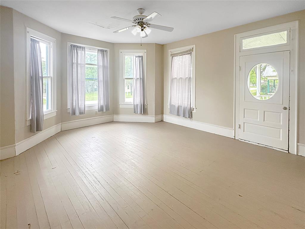307 N Pecan St, Moulton, Texas image 3