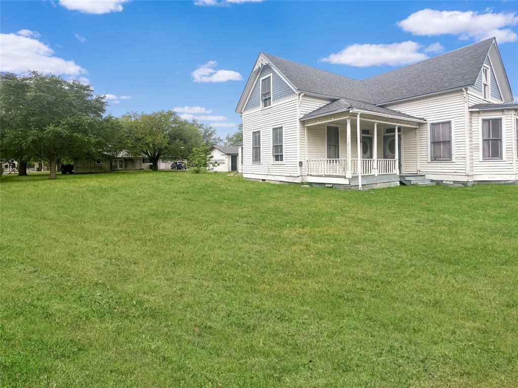 307 N Pecan St, Moulton, Texas image 21