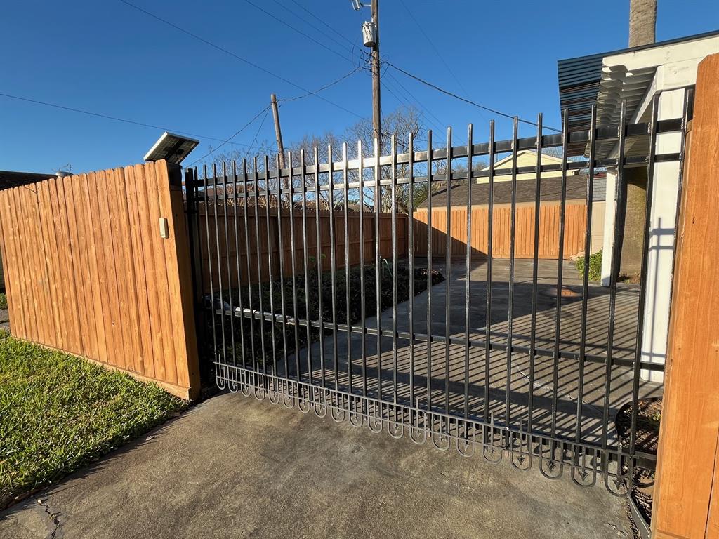 4701 Avenue N 1/2, Galveston, Texas image 4