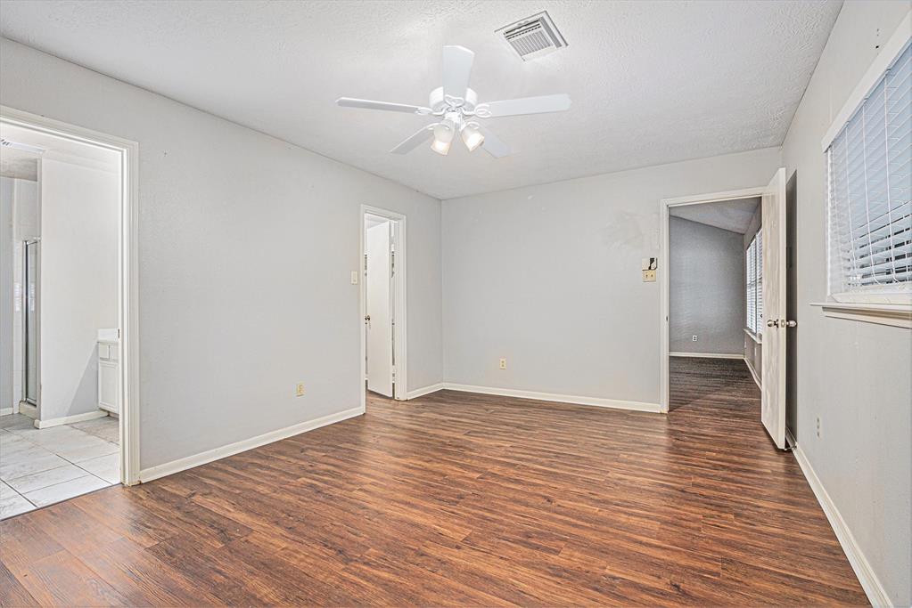 16003 Surrey Woods Drive, Friendswood, Texas image 8