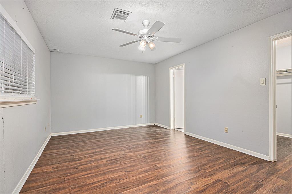 16003 Surrey Woods Drive, Friendswood, Texas image 7