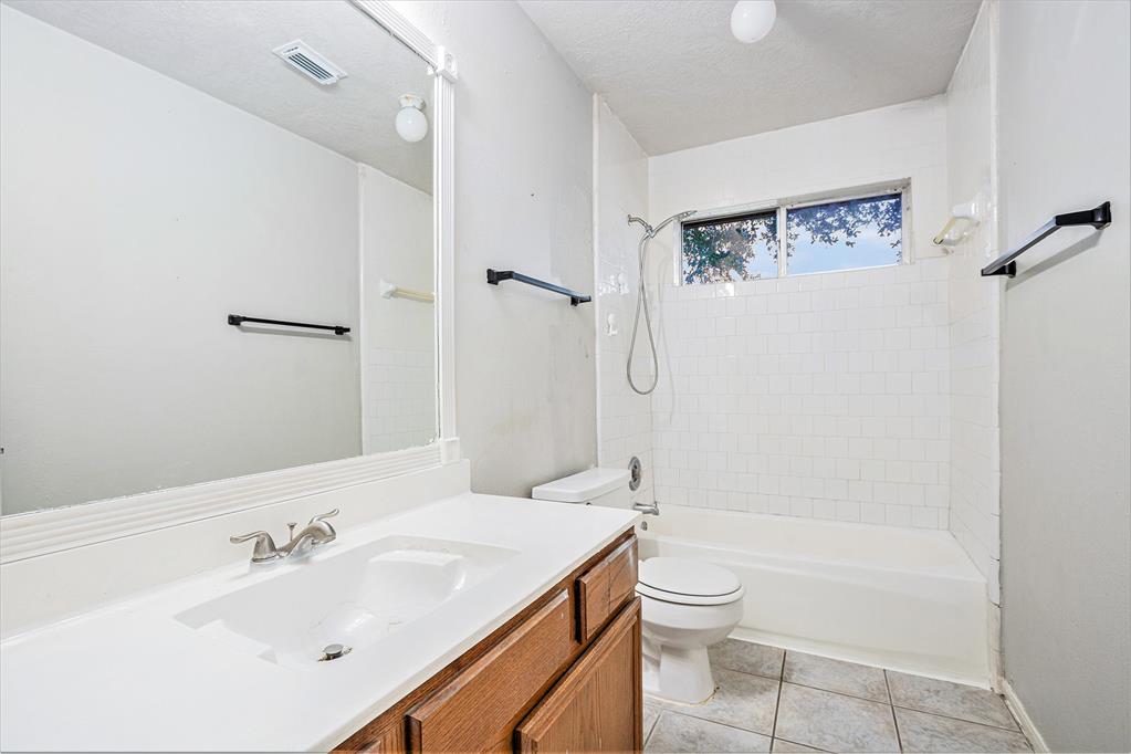 16003 Surrey Woods Drive, Friendswood, Texas image 25