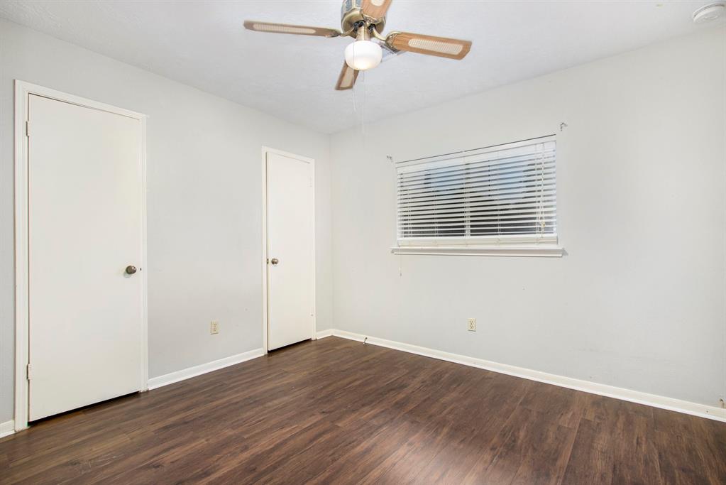 16003 Surrey Woods Drive, Friendswood, Texas image 21