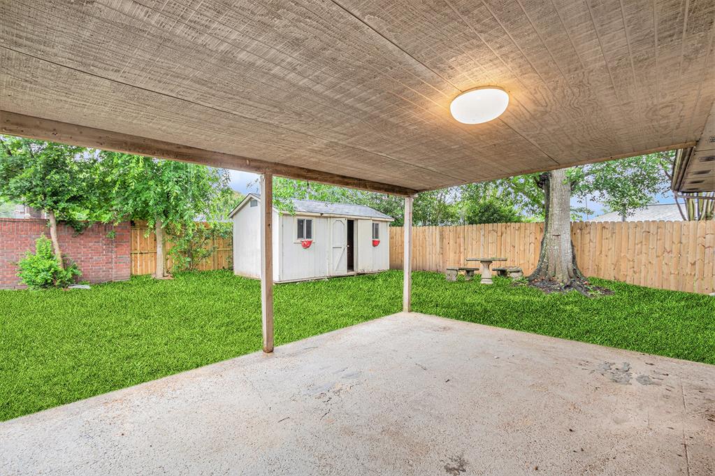 16003 Surrey Woods Drive, Friendswood, Texas image 27