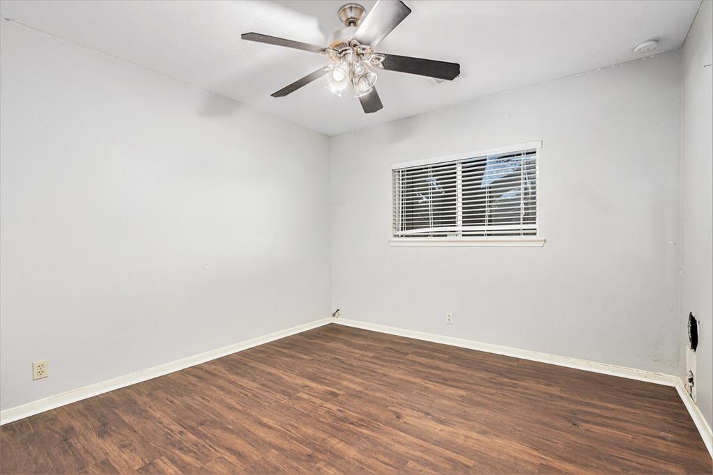 16003 Surrey Woods Drive, Friendswood, Texas image 23