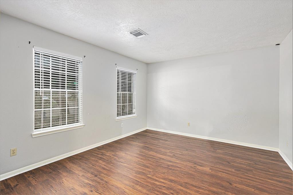 16003 Surrey Woods Drive, Friendswood, Texas image 15