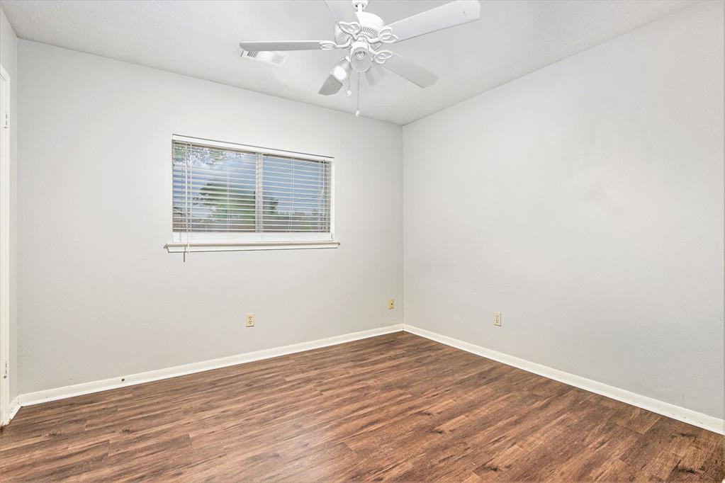 16003 Surrey Woods Drive, Friendswood, Texas image 24