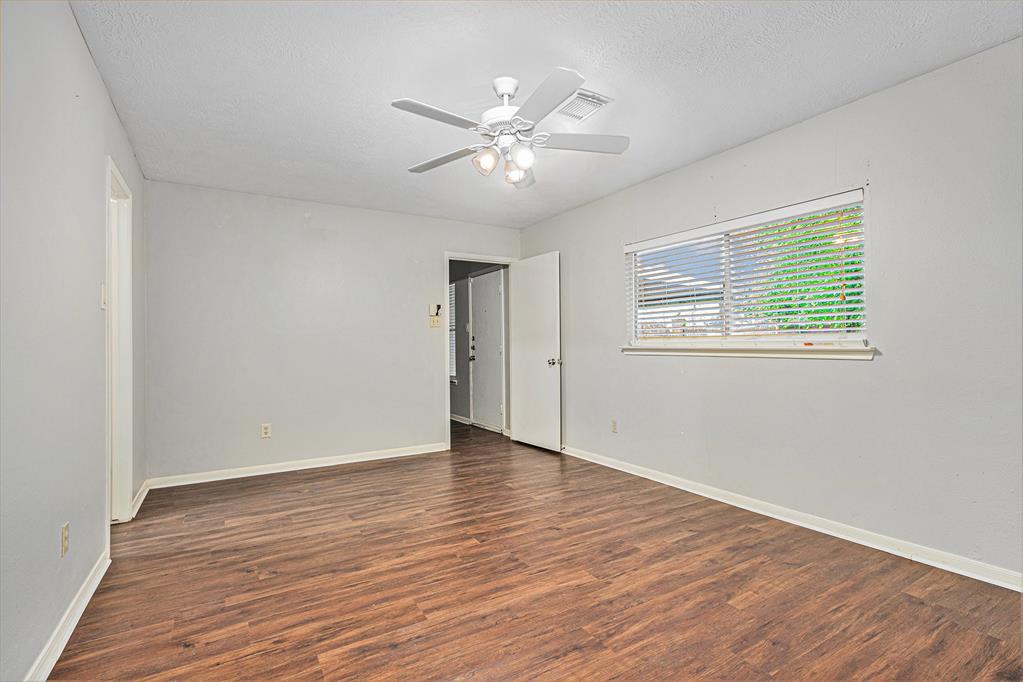 16003 Surrey Woods Drive, Friendswood, Texas image 9