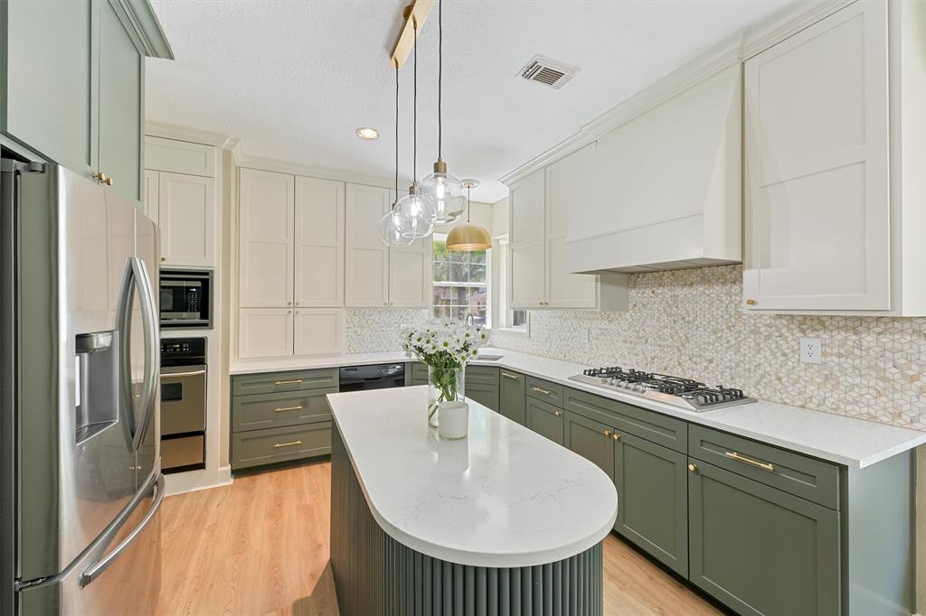 1017 Oak Knoll Court, Sugar Land, Texas image 1