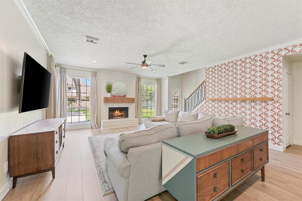 1017 Oak Knoll Court, Sugar Land, Texas image 5