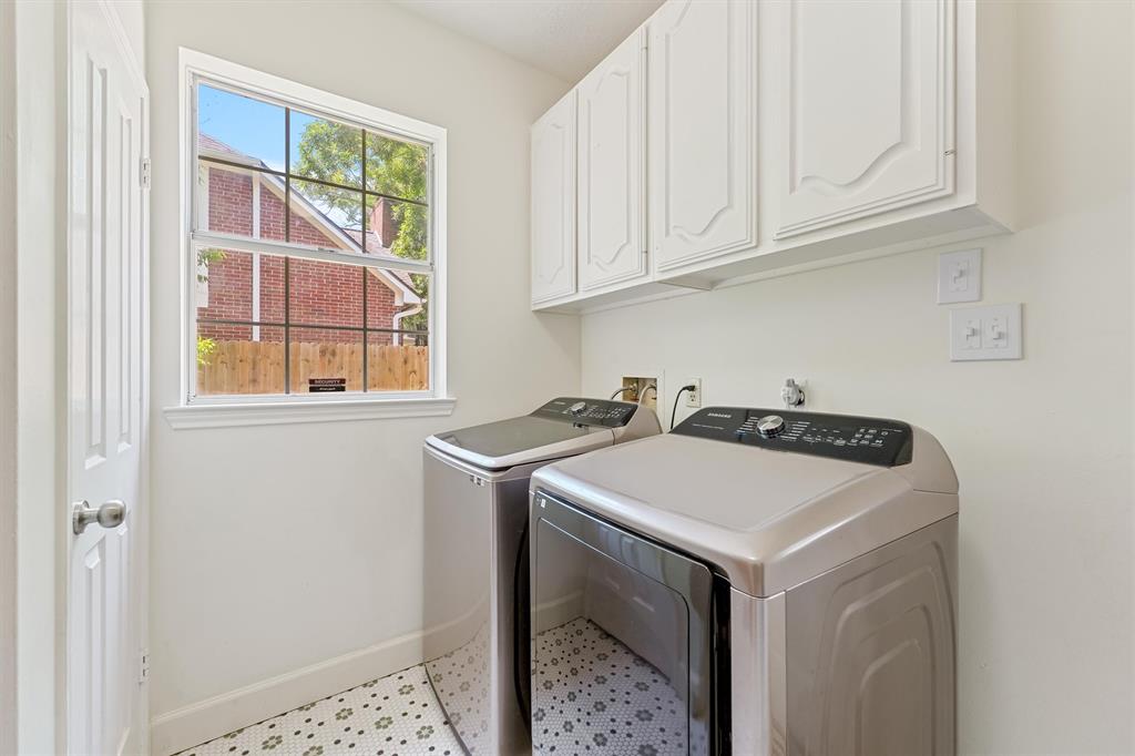 1017 Oak Knoll Court, Sugar Land, Texas image 11