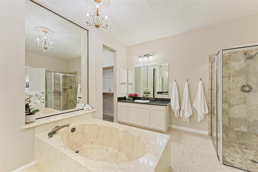 1017 Oak Knoll Court, Sugar Land, Texas image 17