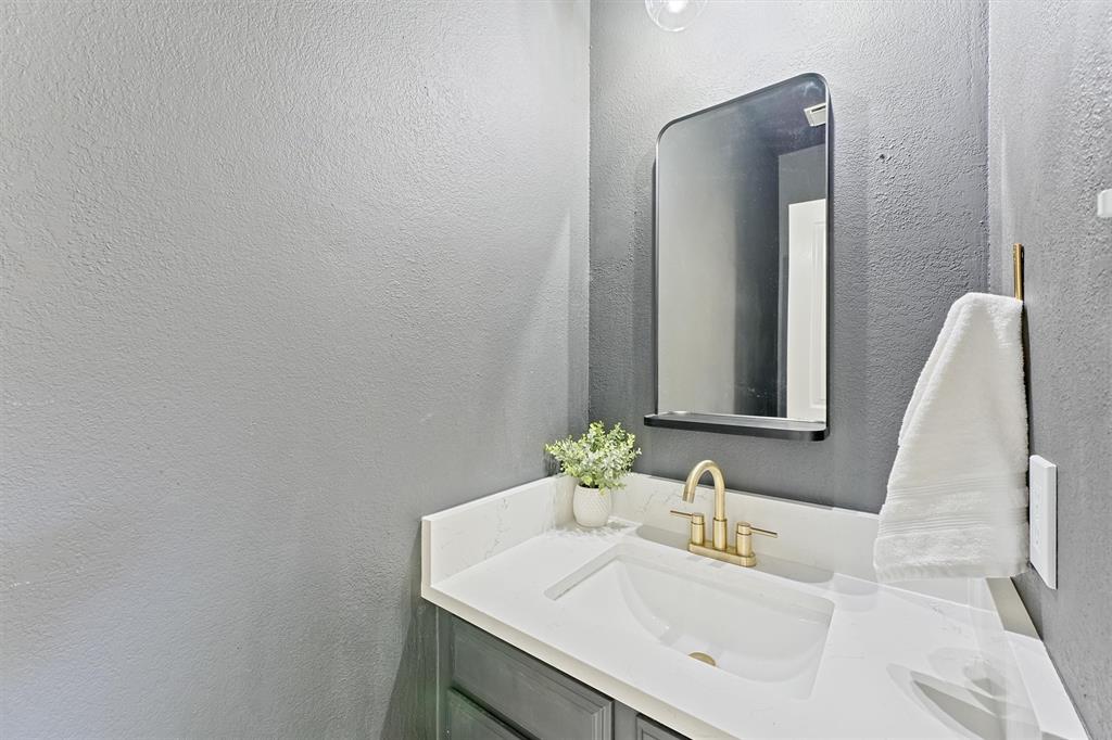 1017 Oak Knoll Court, Sugar Land, Texas image 12