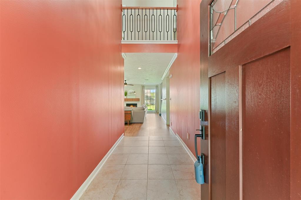 1017 Oak Knoll Court, Sugar Land, Texas image 4