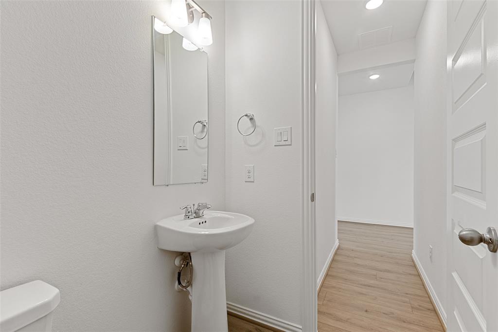111 Mockingbird Trails Drive, Willis, Texas image 34