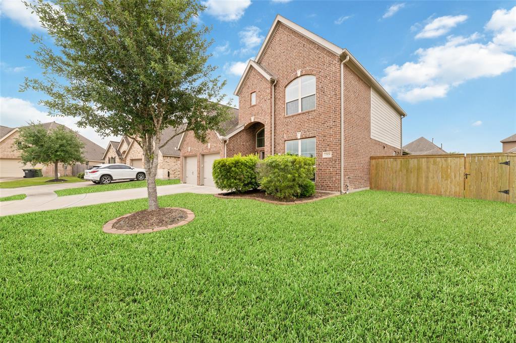 13808 Granite Manor Lane, Pearland, Texas image 3