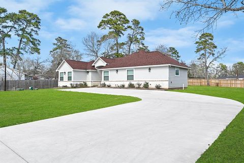 Single Family Residence in Magnolia TX 37010 Gossamer Lane.jpg