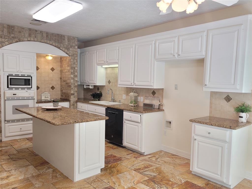 2626 Blue Lake Drive, Magnolia, Texas image 13