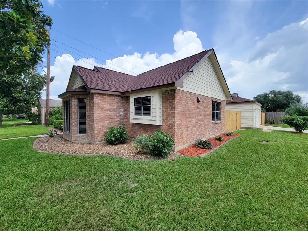 6702 Autumn Flowers Drive