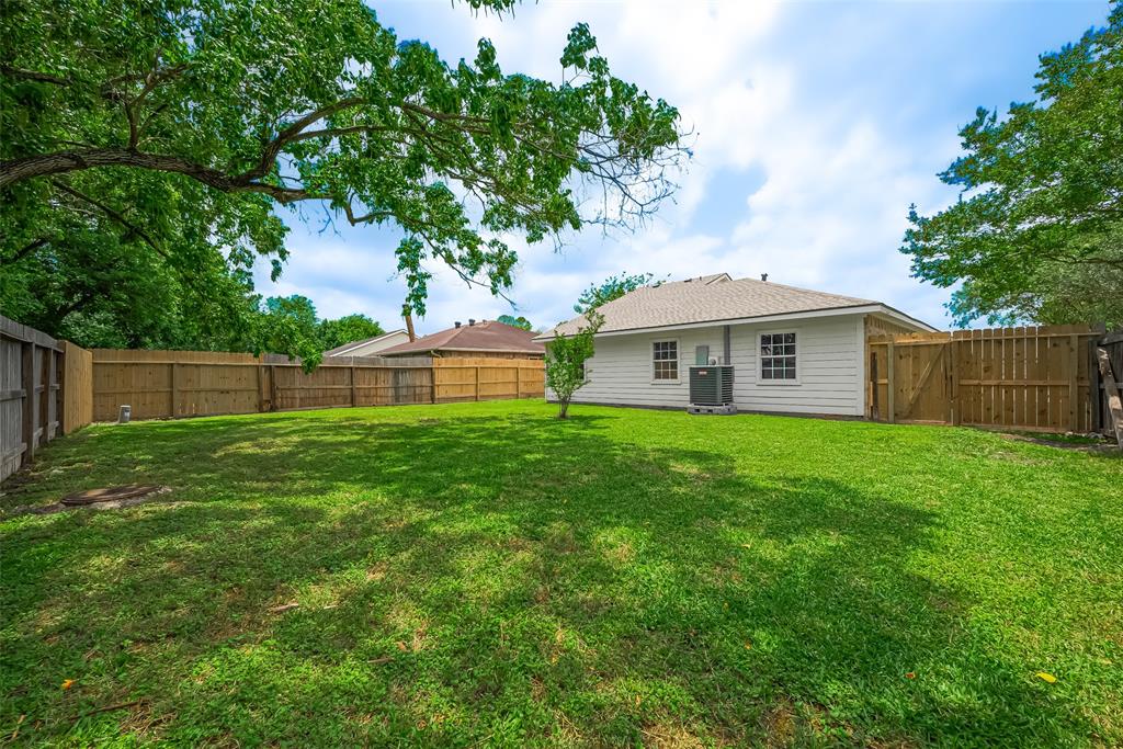 14151 Clover Point Drive, Sugar Land, Texas image 31