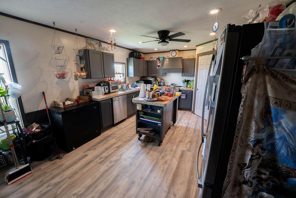 6016 W Lake Creek Road, Riesel, Texas image 3