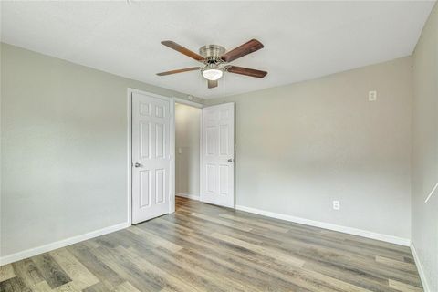 Duplex in Houston TX 4726 Carmen Street 10.jpg