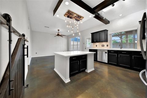 Single Family Residence in Pasadena TX 6102 Spanish Oak Drive 9.jpg