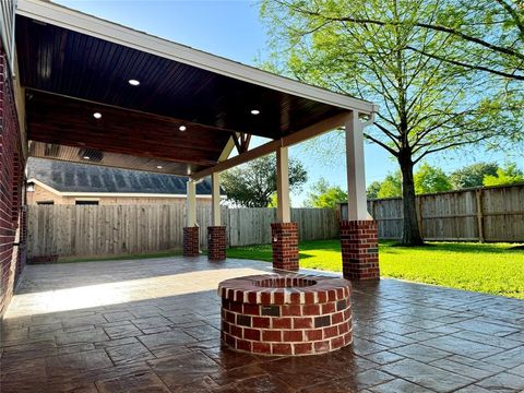 Single Family Residence in Pasadena TX 6102 Spanish Oak Drive 29.jpg