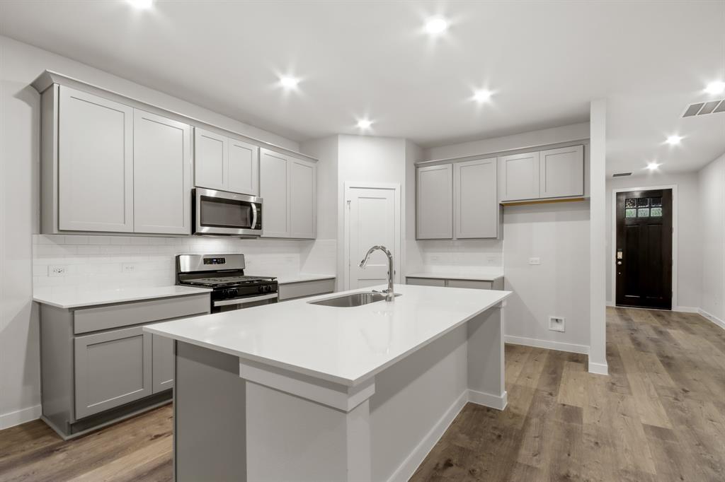 106 Rosa Peace Terrace, Conroe, Texas image 4