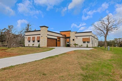 A home in Angleton