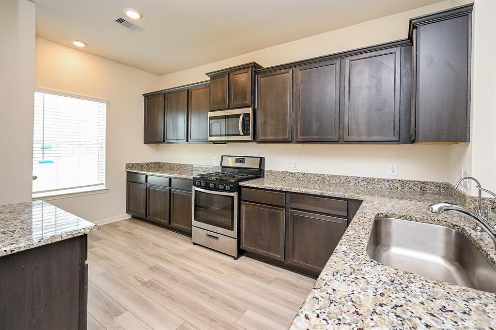 405 Elaine Valley Drive #D, Katy, Texas image 4