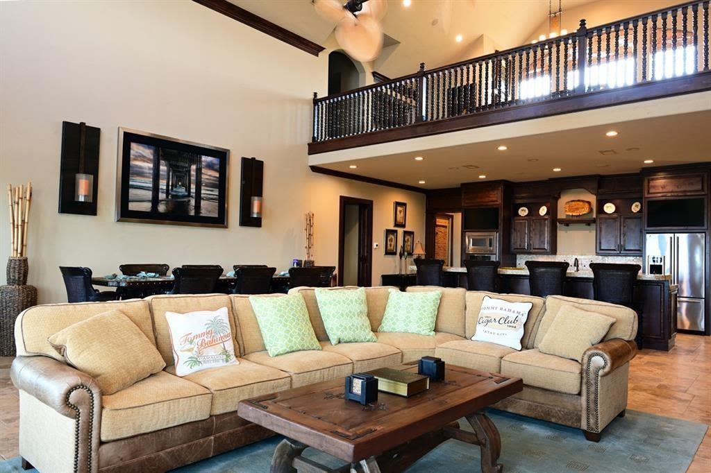 680 Villa Drive, Crystal Beach, Texas image 4