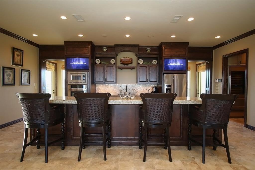680 Villa Drive, Crystal Beach, Texas image 5