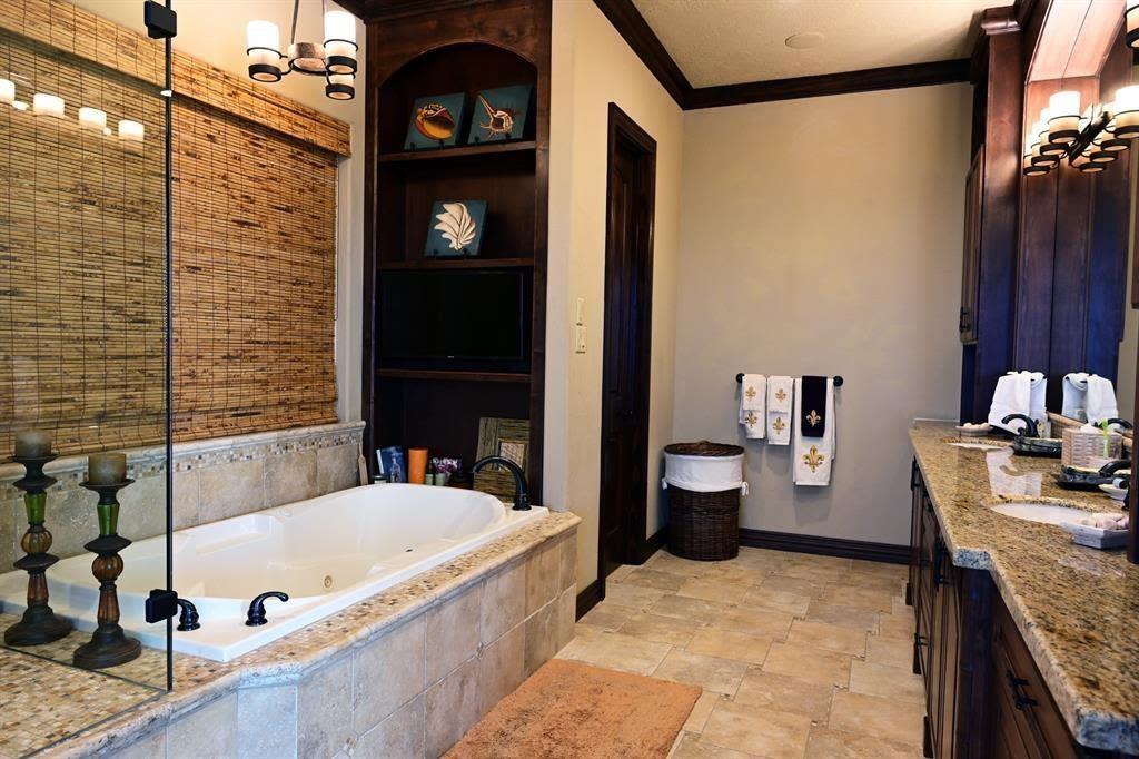 680 Villa Drive, Crystal Beach, Texas image 16