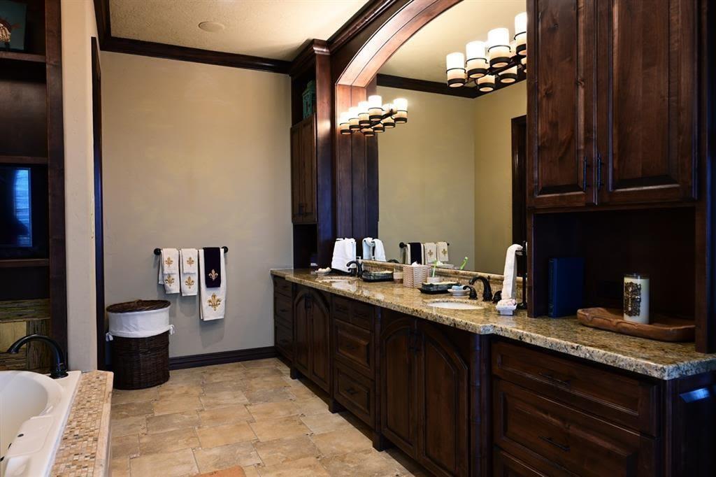 680 Villa Drive, Crystal Beach, Texas image 18