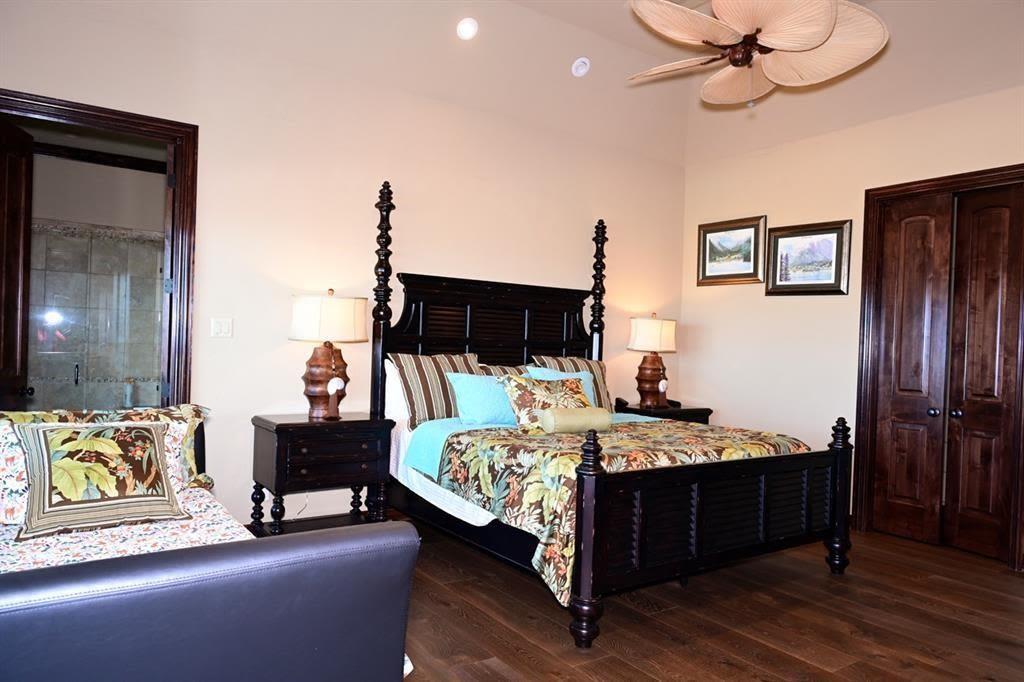680 Villa Drive, Crystal Beach, Texas image 10