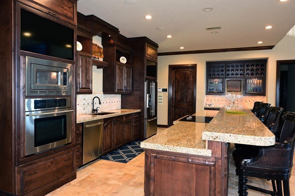 680 Villa Drive, Crystal Beach, Texas image 6