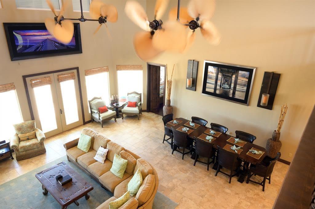 680 Villa Drive, Crystal Beach, Texas image 2