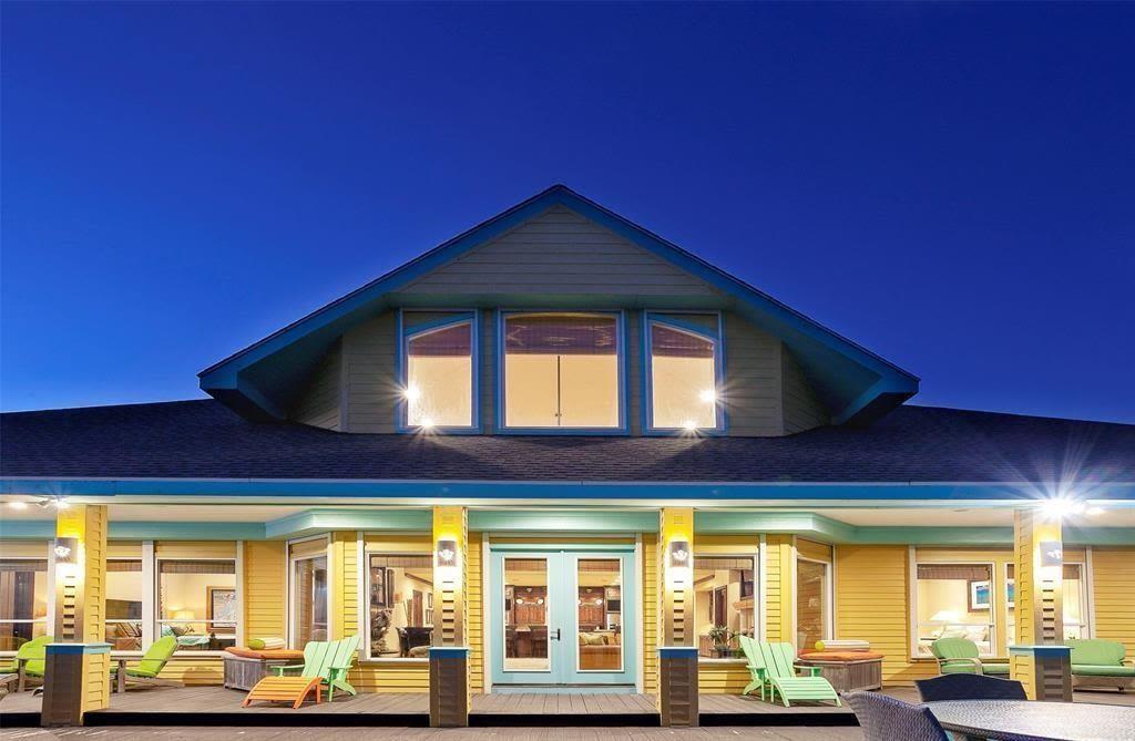 680 Villa Drive, Crystal Beach, Texas image 1