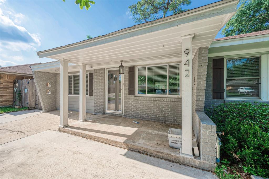942 W 30th Street