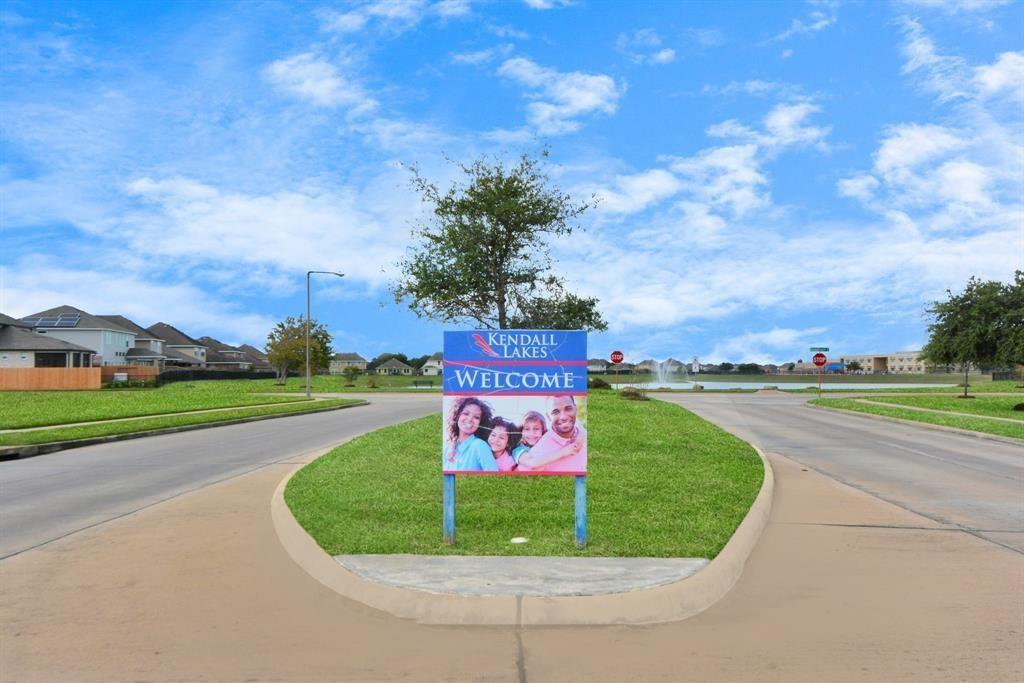 Alvin, Texas 77511, United States, 5 Bedrooms Bedrooms, ,4 BathroomsBathrooms,Residential,Active,127353