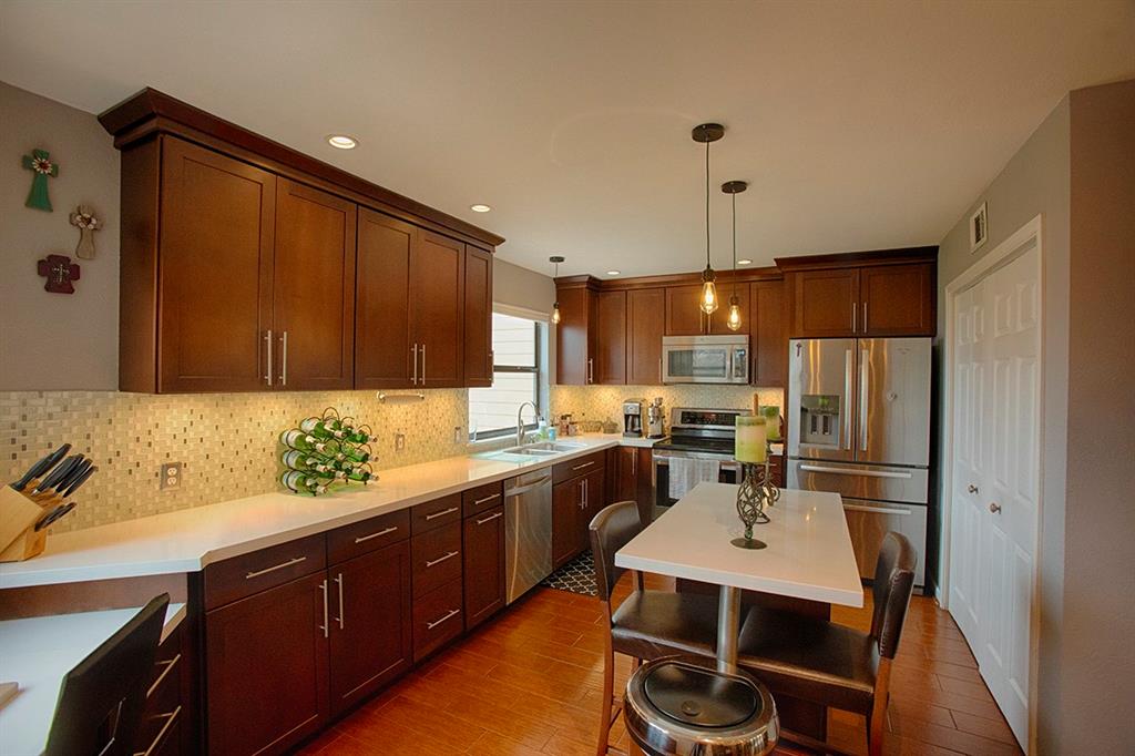 907 Davis Road, League City, Texas image 4