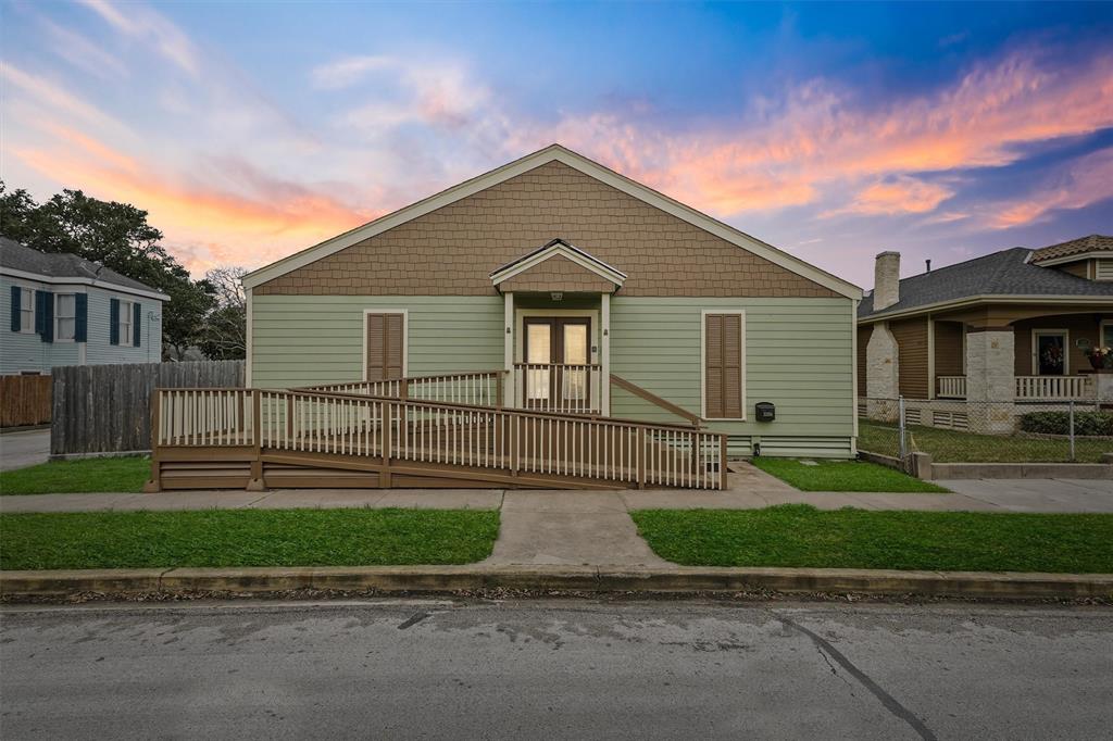 3328 Bernardo De Galvez Avenue, Galveston, Texas image 1
