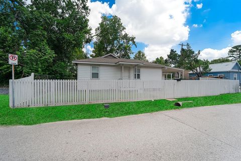 Photo of 6400 Stillman Street, Houston, TX 77007 (MLS # 81260213)