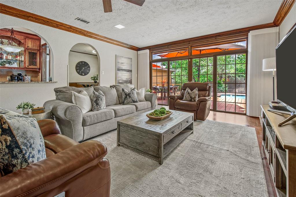 3001 Rustling Oaks Drive, Bryan, Texas image 4
