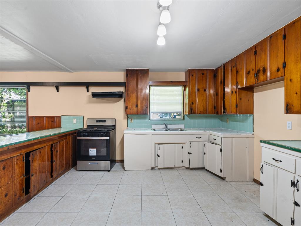 1004 3rd Street, Texas City, Texas image 7
