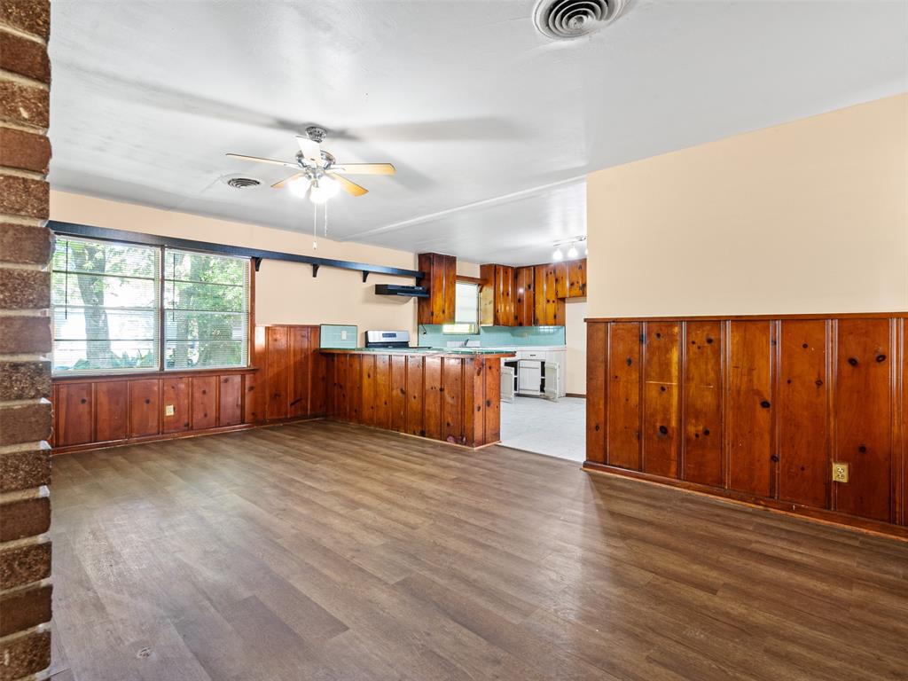 1004 3rd Street, Texas City, Texas image 2